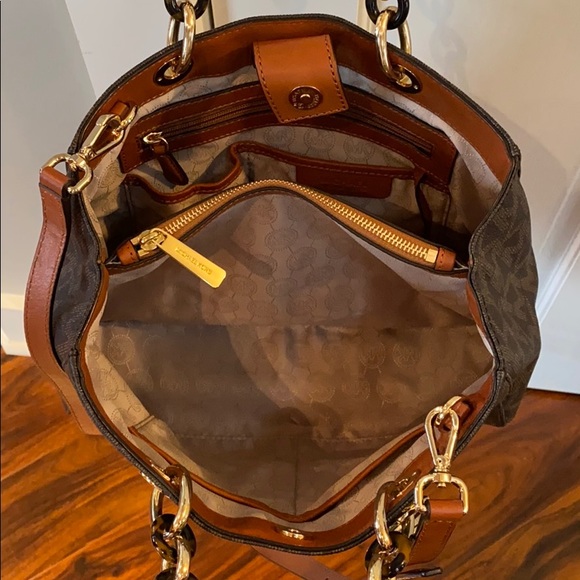 Michael Kors Cynthia Saffiano Leather Satchel - Picture 6 of 8